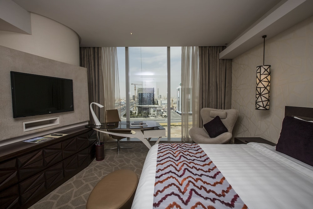 Deluxe Room, 1 King Bed, City View - Photo 5