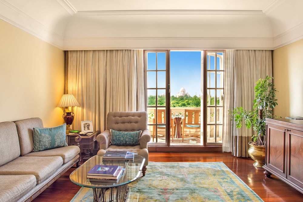 Deluxe Suite, Balcony
