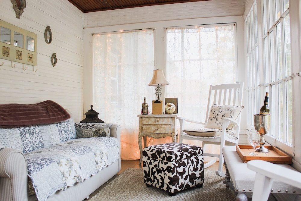 Classic Double Room Single Use, 1 Queen Bed With Sofa Bed, Garden View photo 3