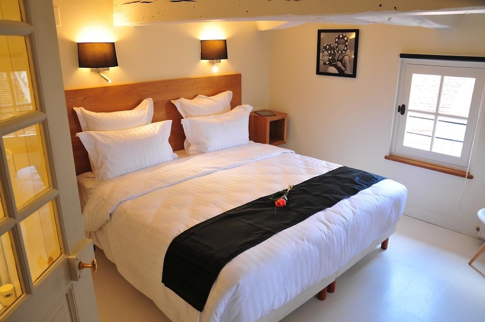 Double Room (Georges Bataille) photo 3