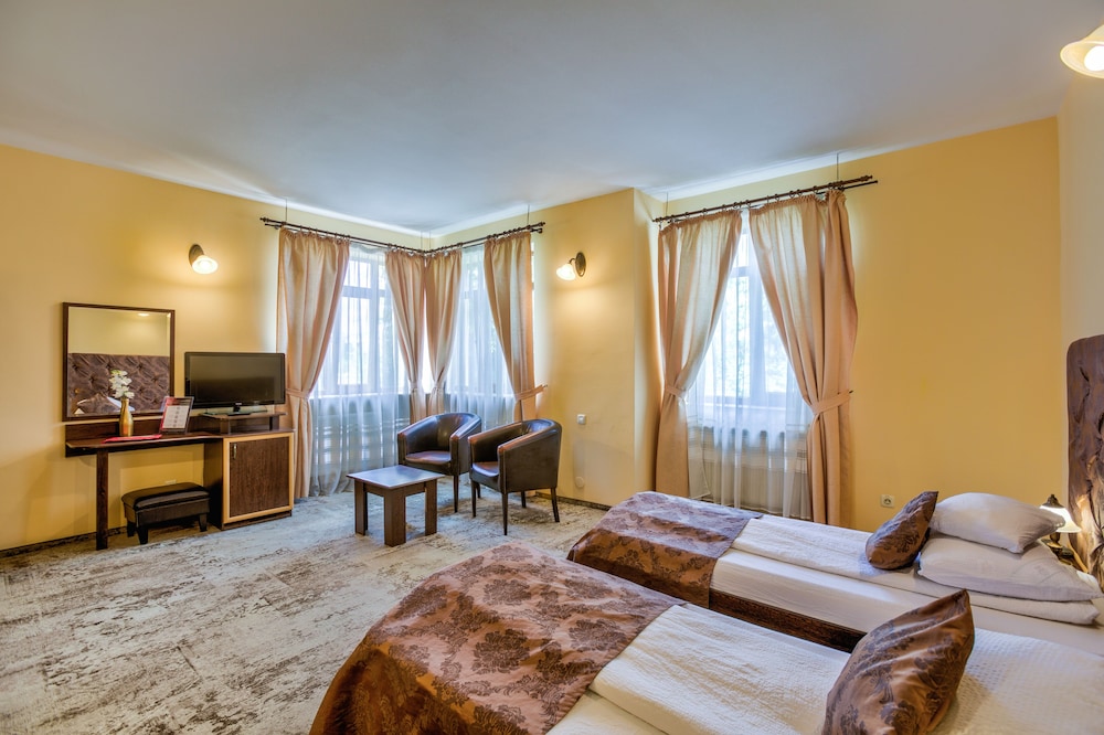 Standard Twin Room - Photo 3