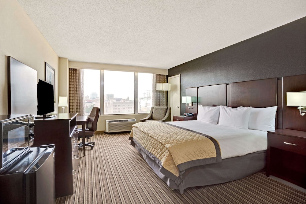 Exclusive Room, Non Smoking (Deluxe, 1 King Bed) photo 1