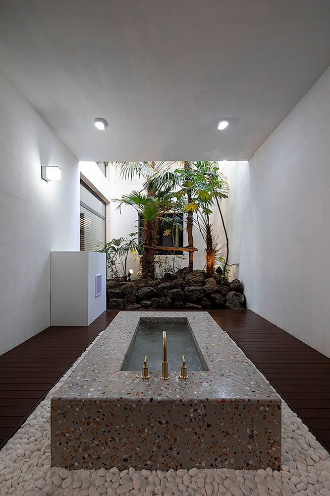 Penthouse A - Photo 14