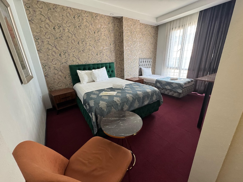 Standard Triple Room photo 2