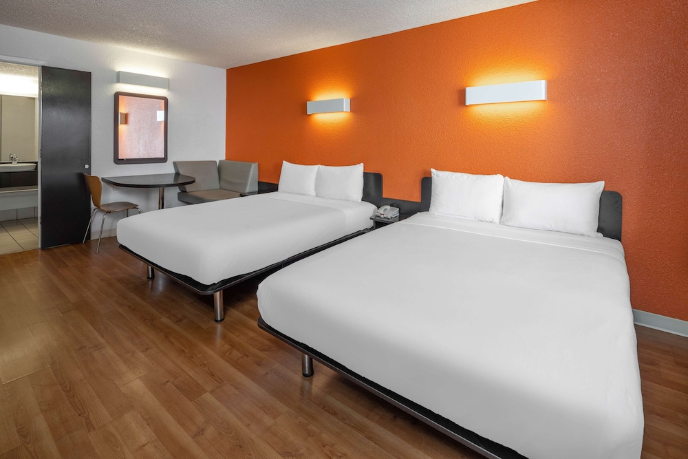 Deluxe Room, 2 Queen Beds, Accessible, Non Smoking - Photo 4
