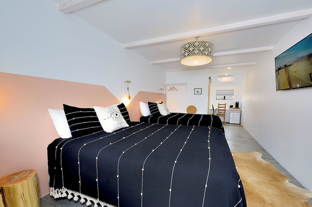 Design Room, 2 Queen Beds photo 1