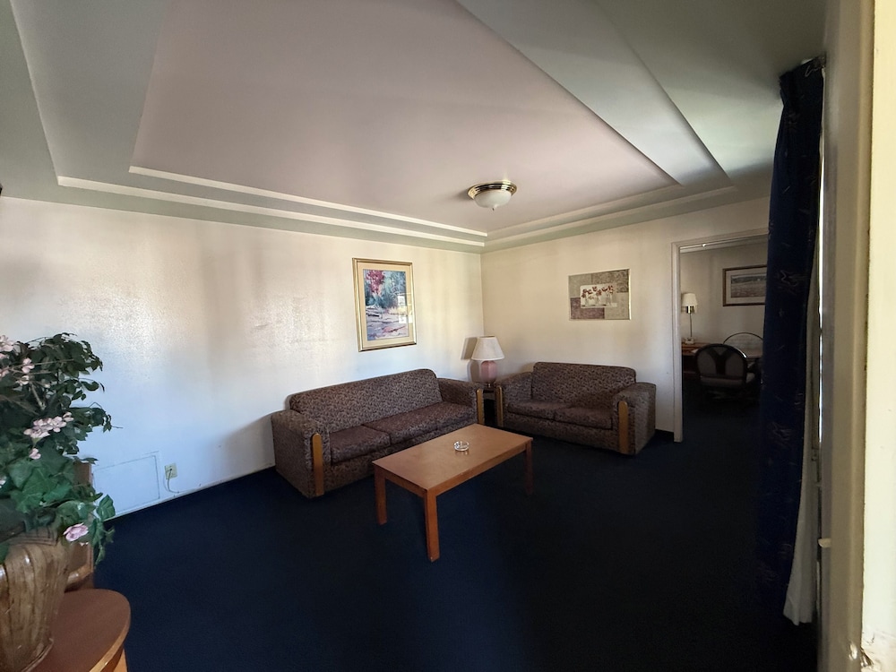 Superior Suite, 1 King Bed, Smoking