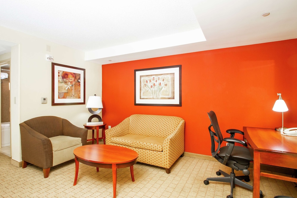 Two queen beds one bedroom suite - Photo 1