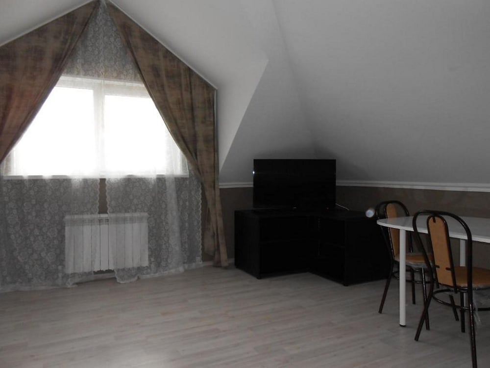 Family Room photo 3