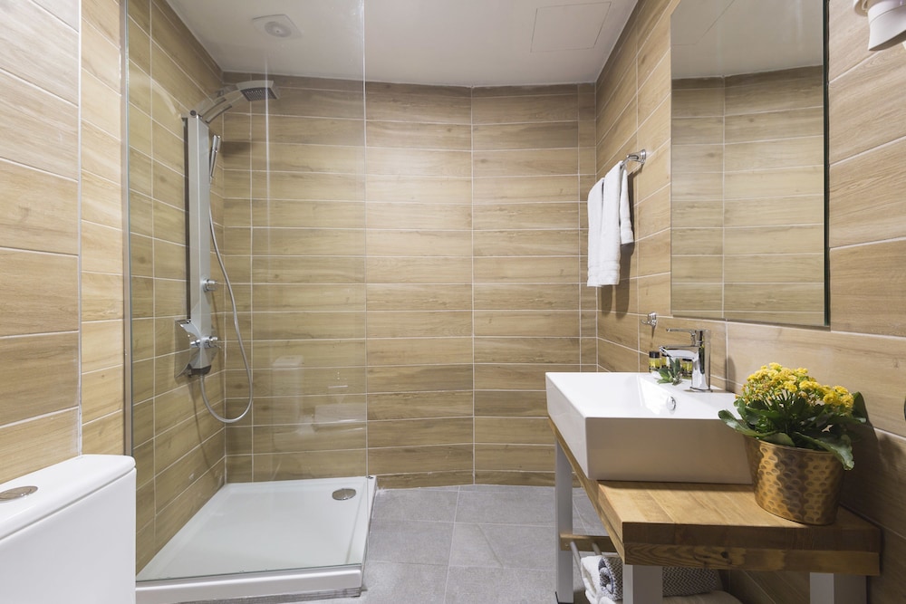 Standard Double Room - Photo 7