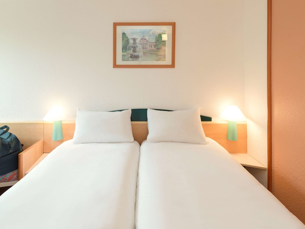 Room - Photo 1