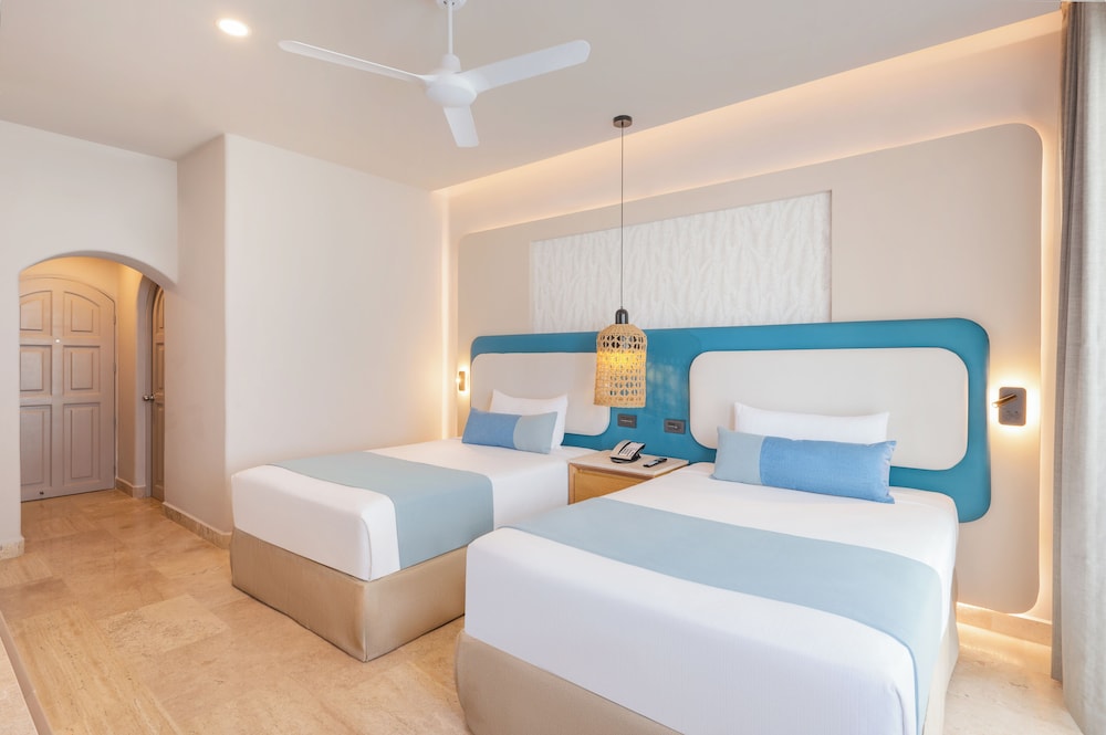 Beachfront Room with Plunge Pool - Photo 5