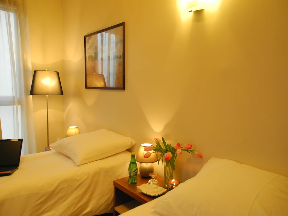 Standard Studio, 2 Twin Beds photo 3