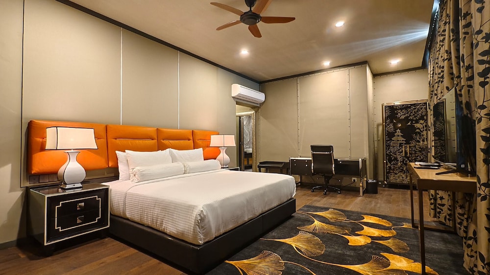 8 Suites Premier King