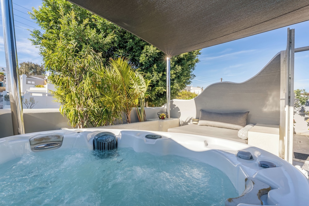 Standard Suite with Outdoor Hot Tub