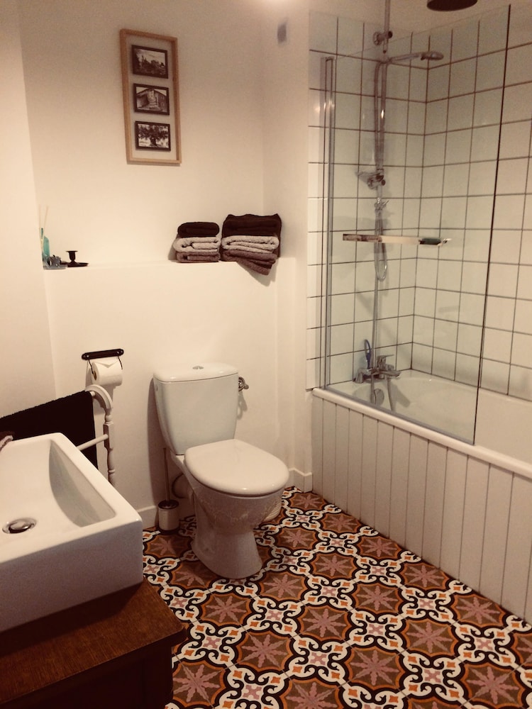 Suite - Photo 11