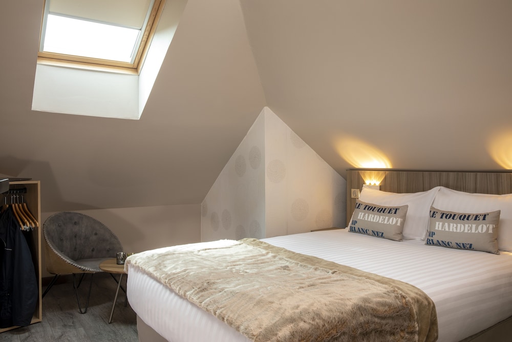 Attic Suite - Photo 3