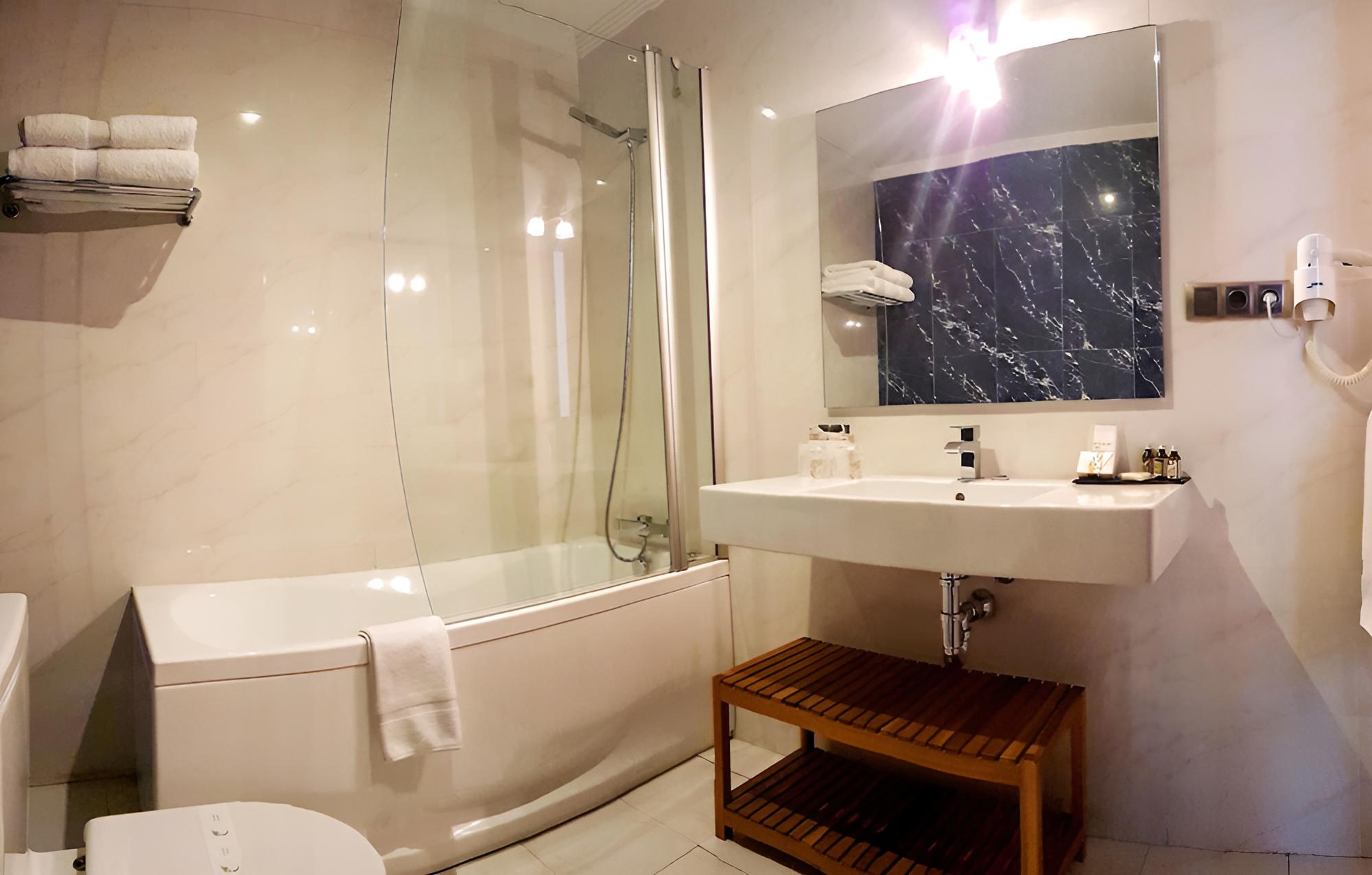 Superior Double Room, Mountain View, Garden Area photo 3