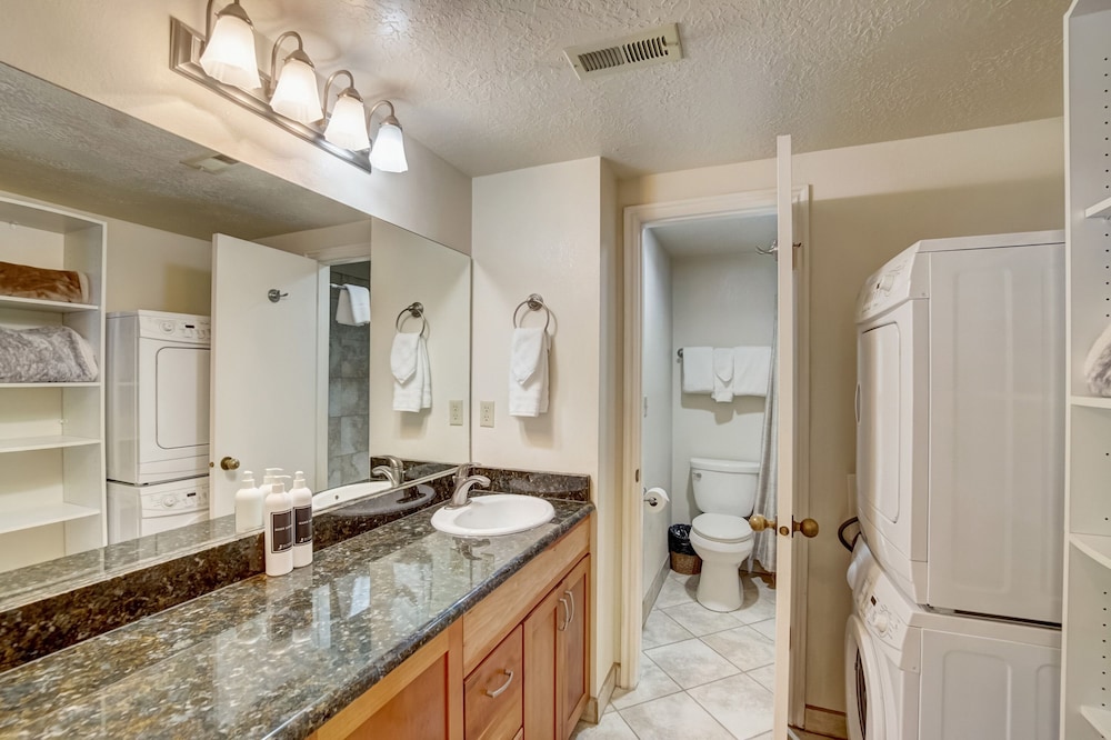 1 Bedroom Condominium - Photo 3