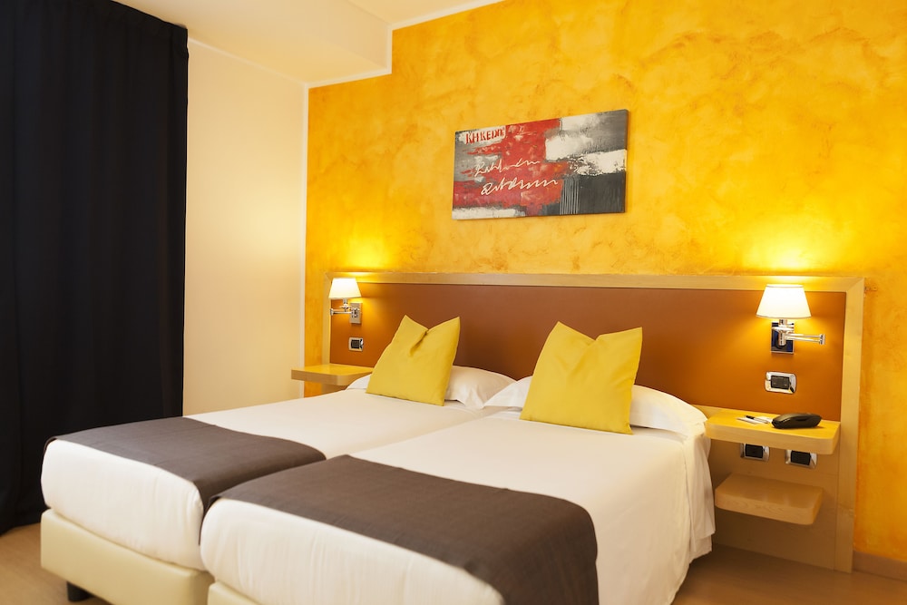 Standard Twin Room, 2 Twin Beds photo 3