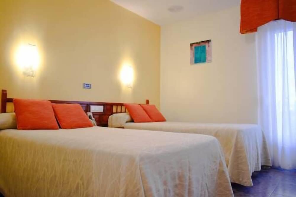 Economy Double Room photo 2
