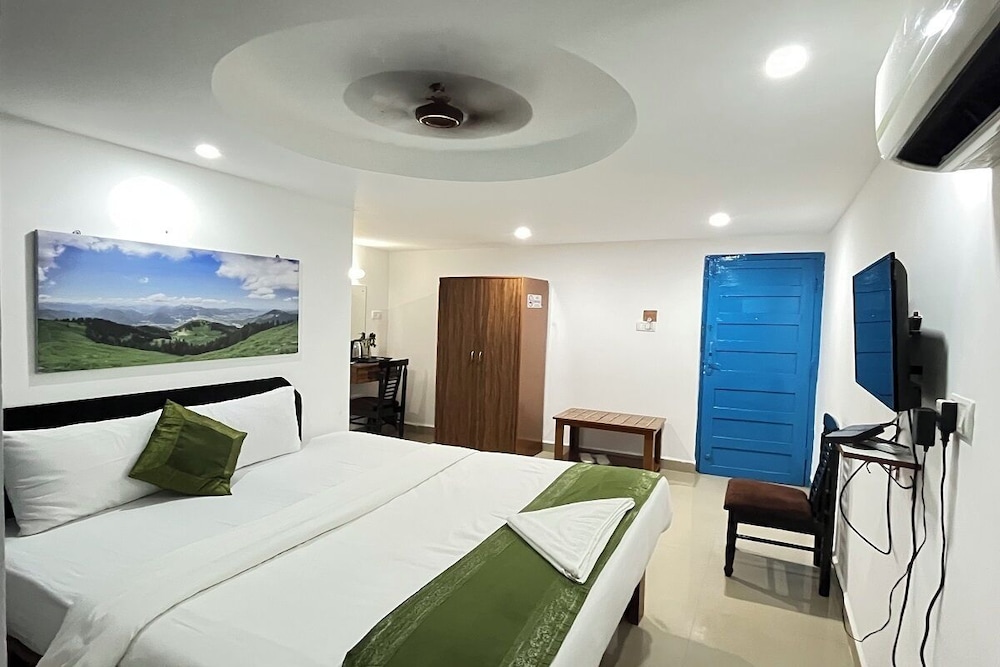 Semi Deluxe Room - Palm View Retreat photo 2
