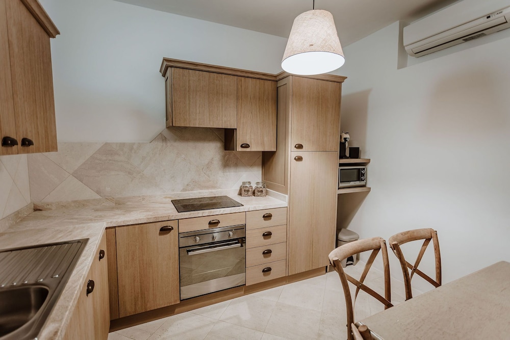 Deluxe Suite, 1 Bedroom, Kitchenette photo 2