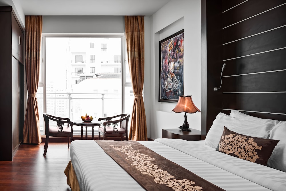 Executive Suite, 1 King Bed, City View photo 3