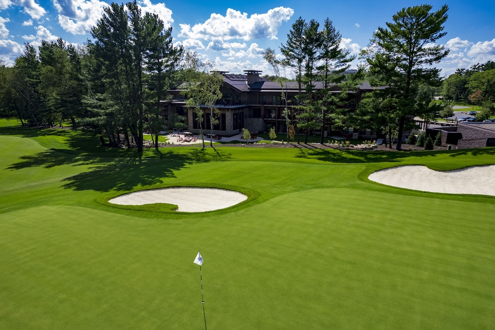Luxury Studio Suite, 1 King Bed, Fireplace, Golf View