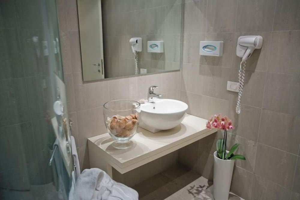 Deluxe Quadruple Room, Multiple Beds, Accessible photo 1