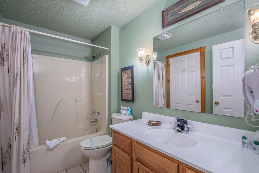Basic Condo, 2 Bedrooms, 2 Bathrooms photo 3