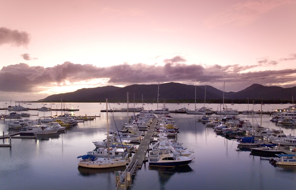 Executive Marina View Twin thumbnail 5