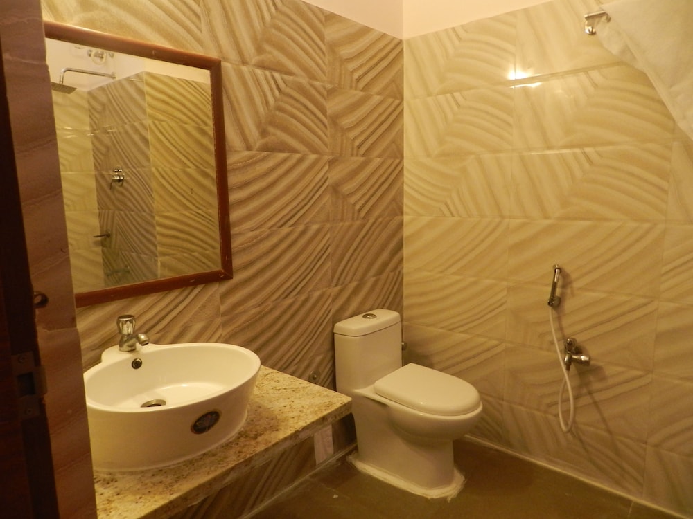 Standard Room, 1 Bedroom, Smoking, Courtyard View photo 3