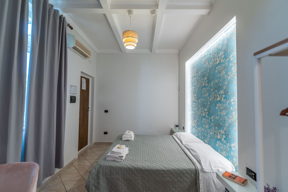 Classic Room, 1 Bedroom, Non Smoking, Ensuite - Photo 3