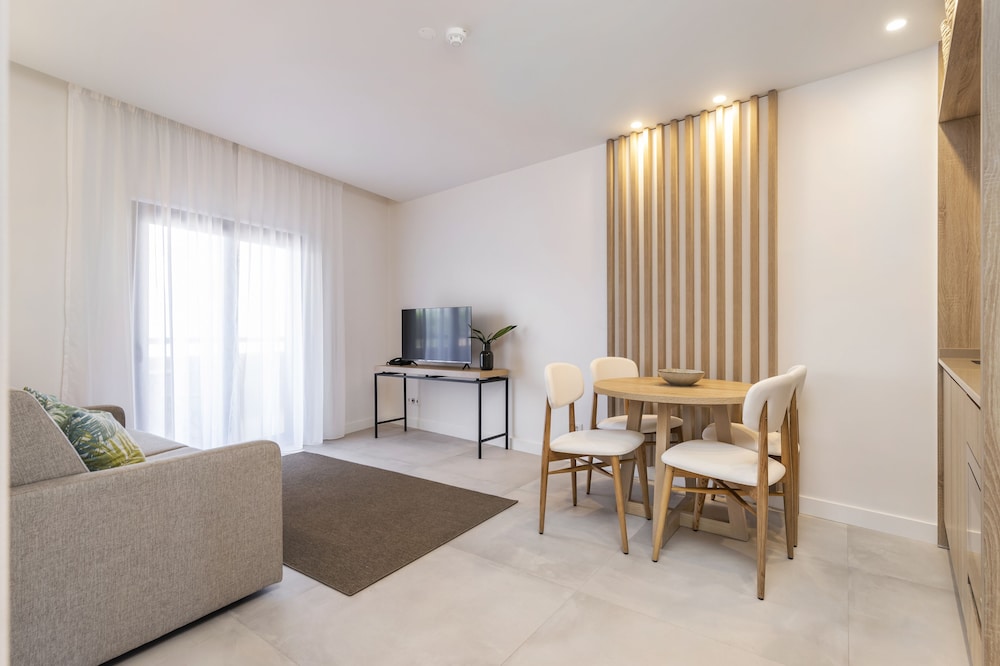 Family Apartment, 2 Bedrooms - Photo 12