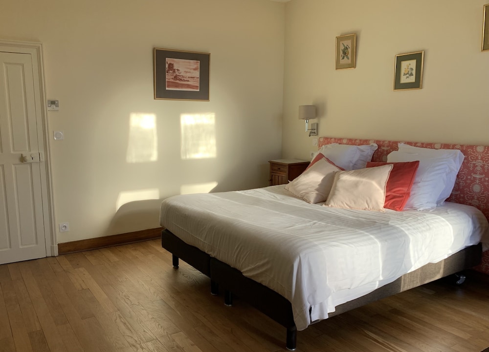 Double Room, Ensuite, Park View (Chambre Rose)
