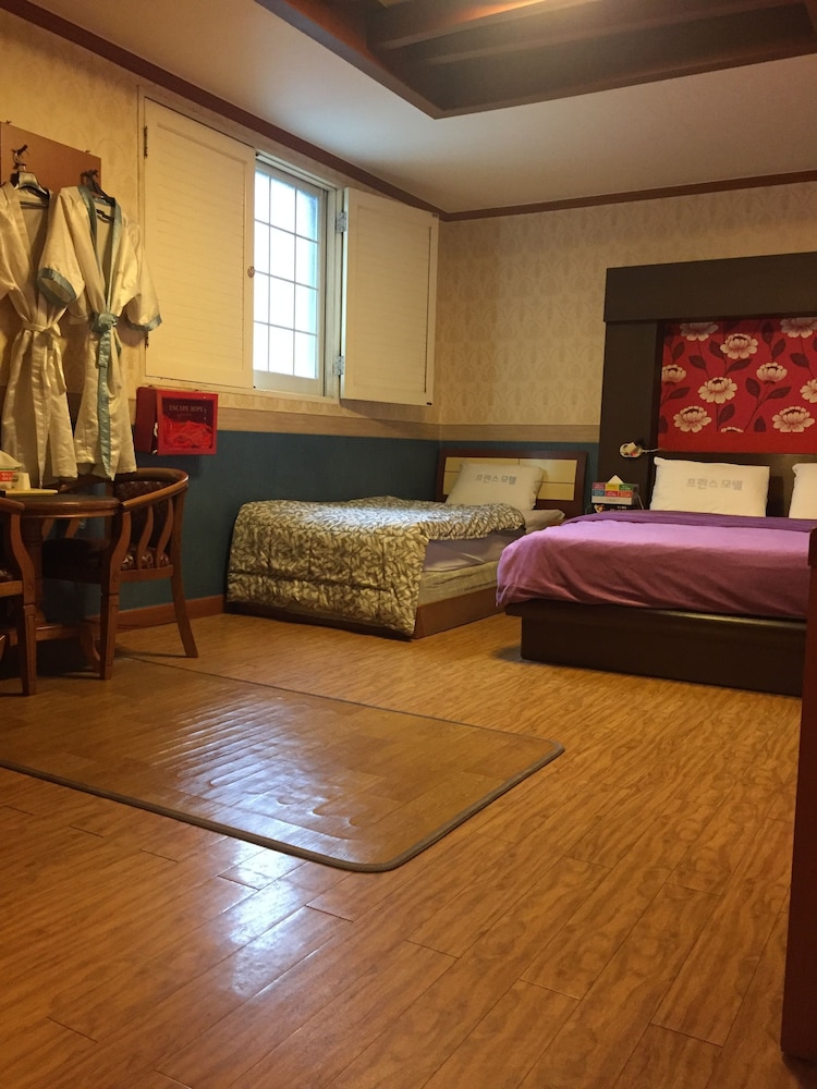 Deluxe Twin Room photo 2