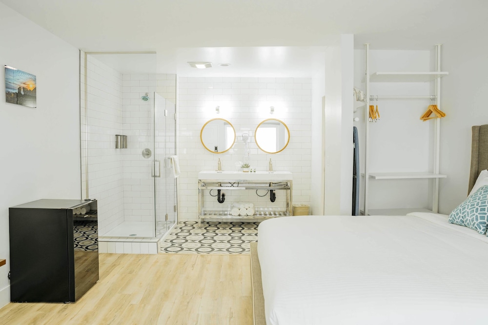 Superior Room, 1 King Bed with Sofa bed, Non Smoking photo 2