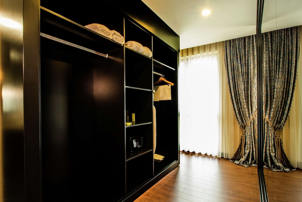 Superior Suite, 1 King Bed, Sea View