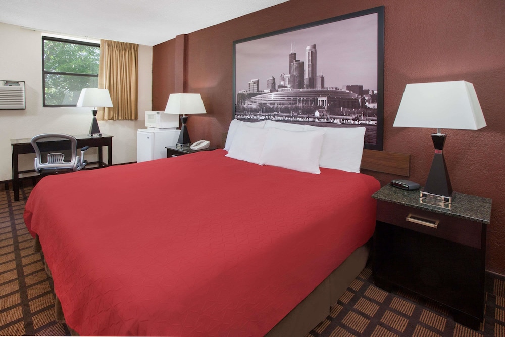 Room, 1 King Bed, Non Smoking (Mobility) - Photo 4