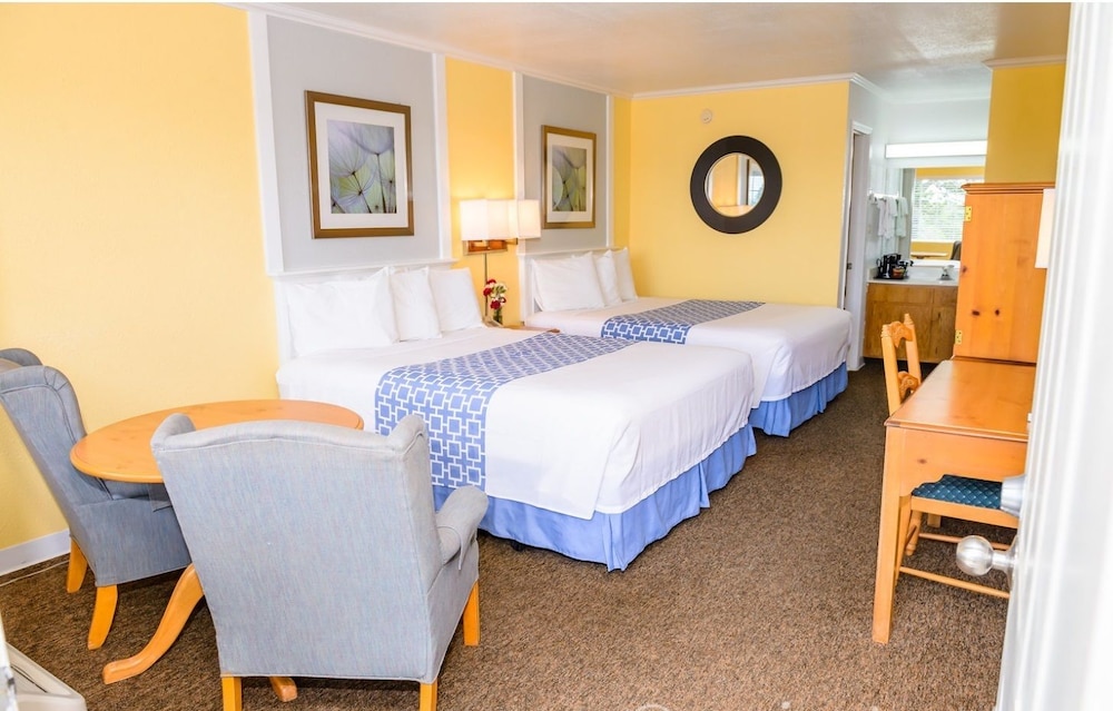 Deluxe Double Room (Two Queen Room) photo 3