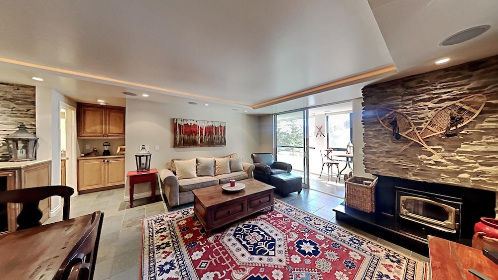 Condo, 2 Bedrooms