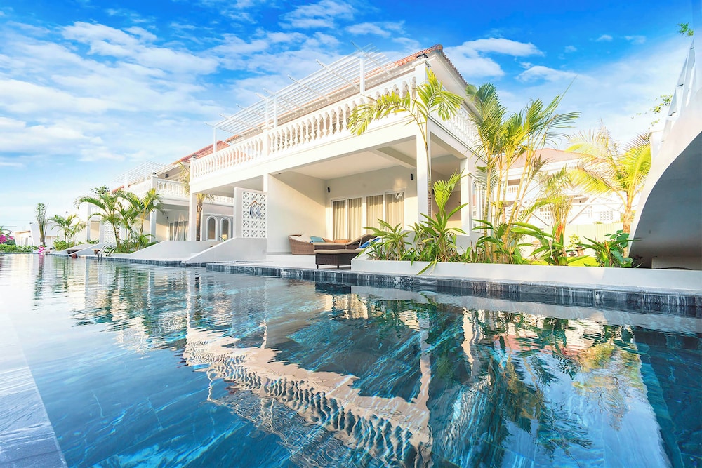 Luxury Pool Villa photo 2