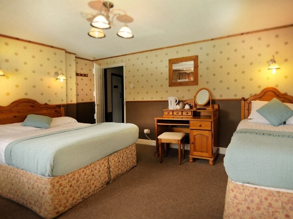 Triple Room, Ensuite photo 3