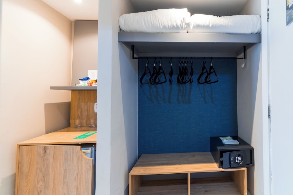Superior Quadruple Room - Photo 4