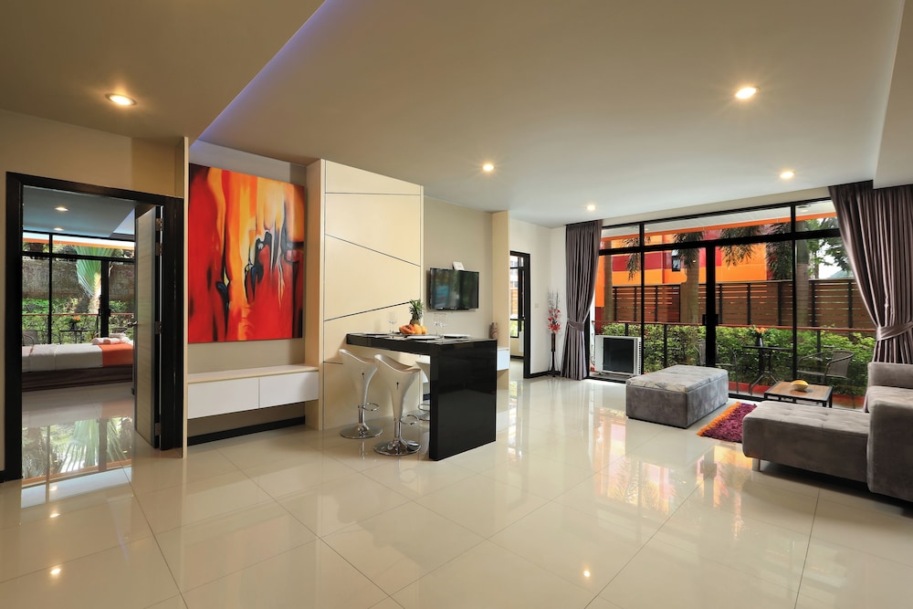 Apartment, 2 Bedrooms, Pool Access photo 1