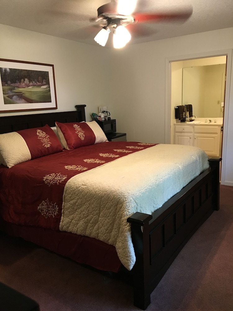 Classic Room, 1 King Bed photo 1