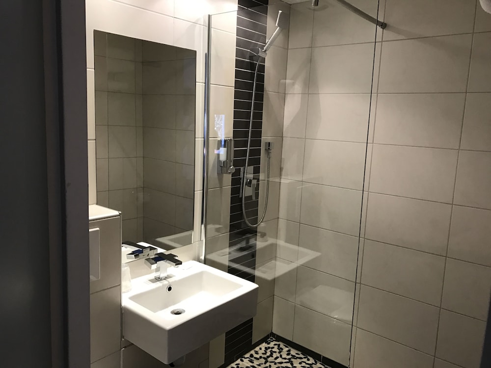 Twin Room - Photo 15