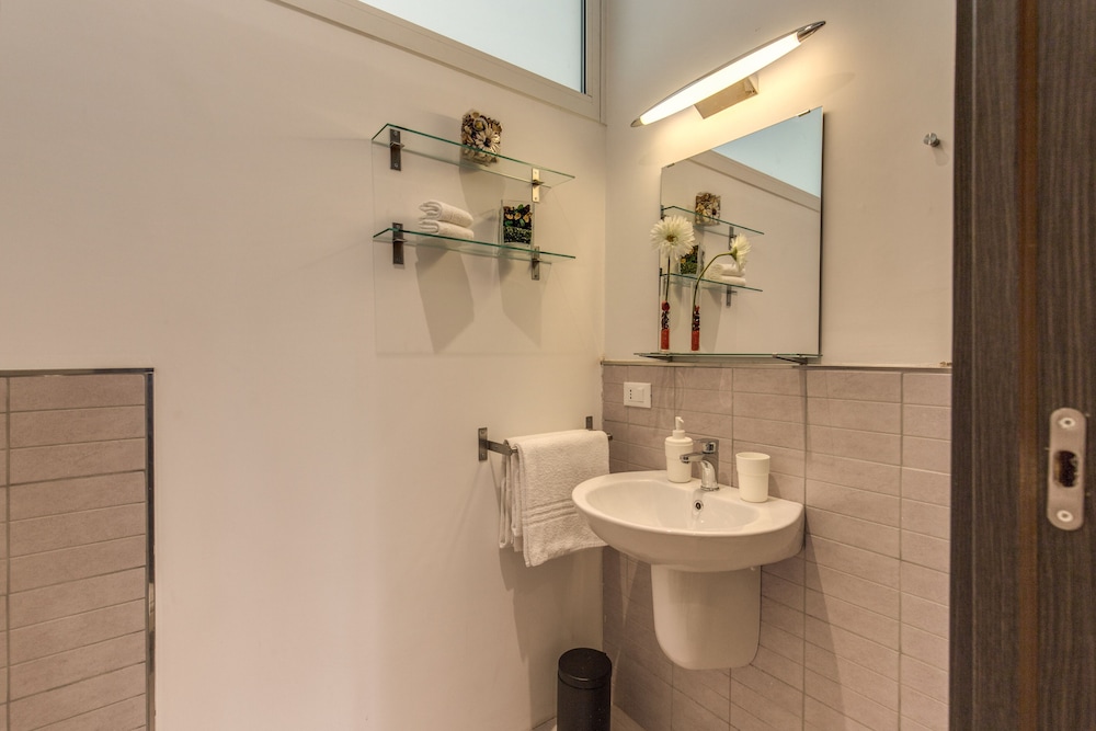 Basic Double or Twin Room (via Gallia 96) photo 2