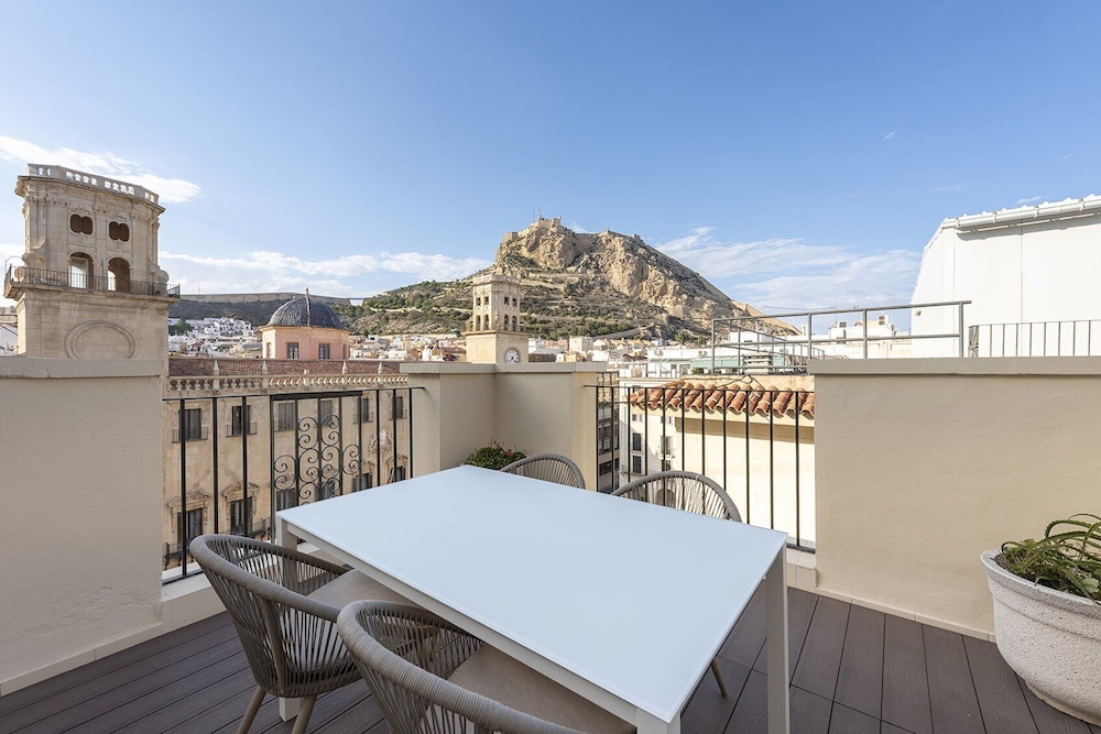 Superior Double Room Single Use, Terrace, City View thumbnail 5